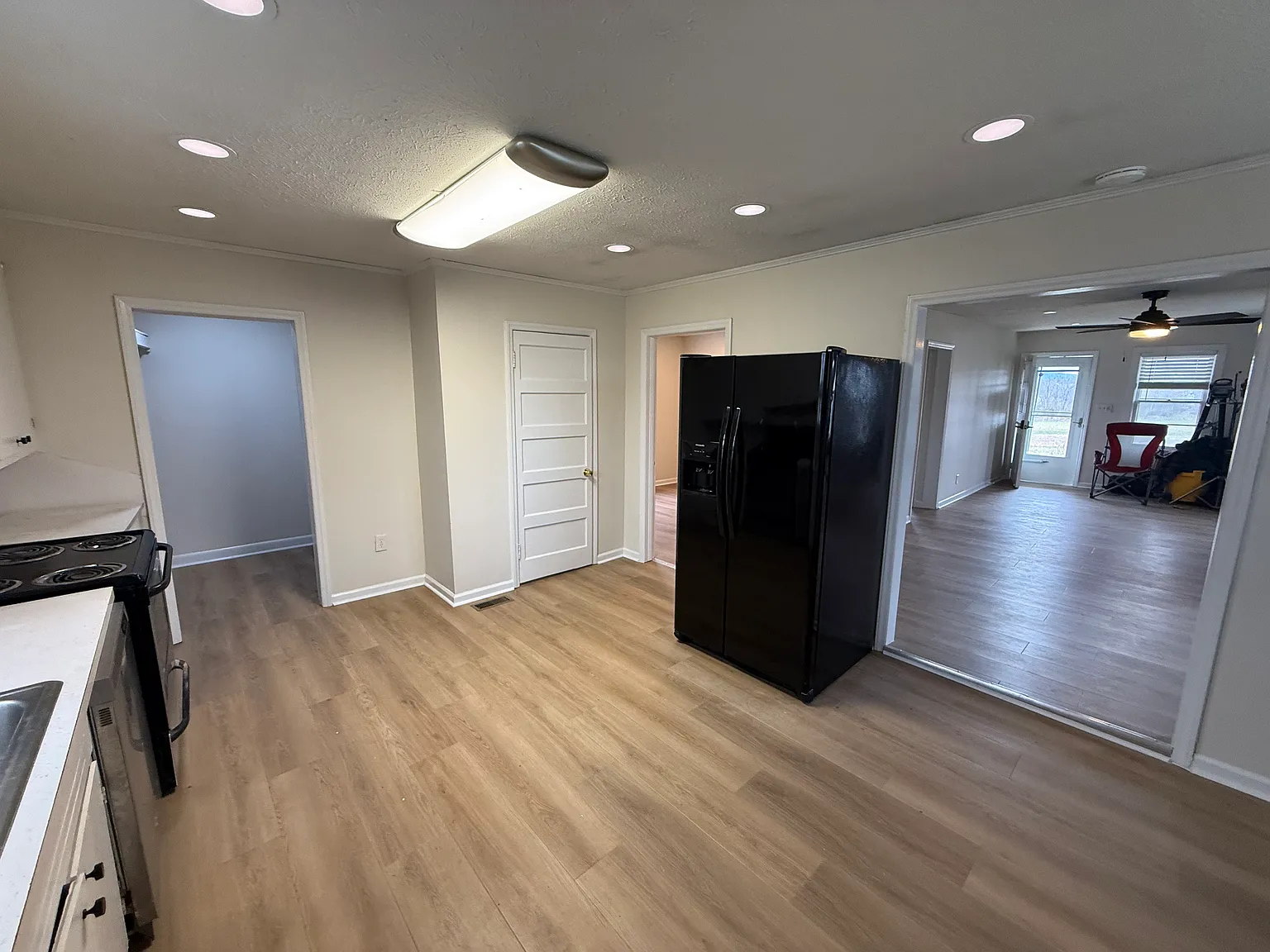 2 bed, 900 sqft, $1,200 — Photo 4