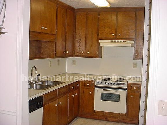 4th image of 2202B Wexford Dr
