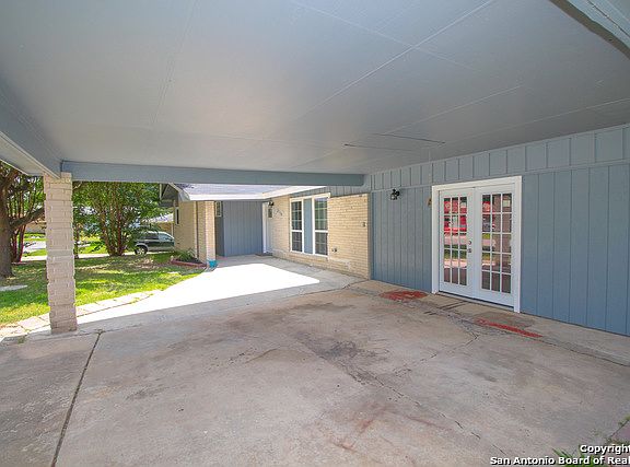 4th image of 2734 Minnetonka St