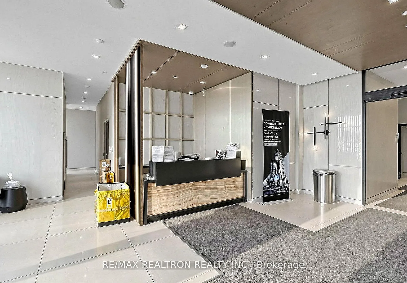 M2M Condos — Photo 4