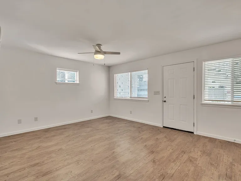 9611 Morwin St — Photo 28