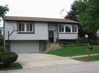 809 S 11th Ave, St Charles, IL