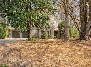 1813 N Creek Cir, Alpharetta, GA 30009