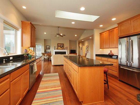 3rd image of 2430 Cambridge Ct