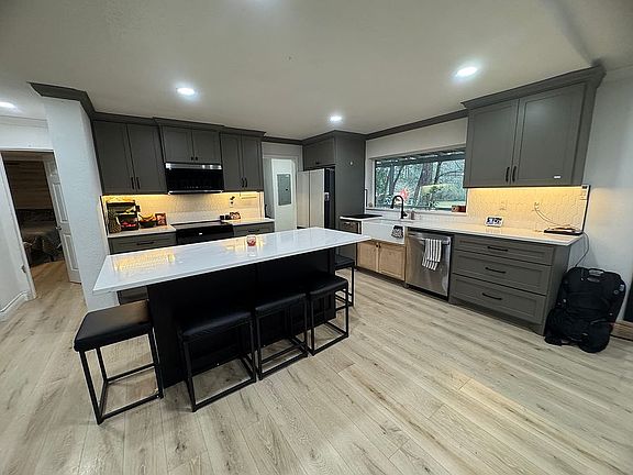 2nd image of 13598 Pine Cir S