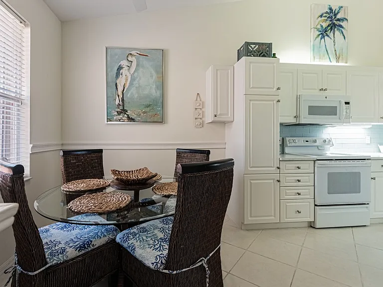 260 Robin Hood Cir #202 — Photo 8