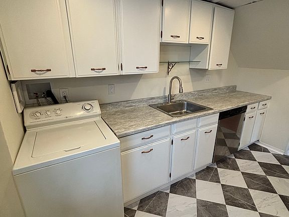 5th image of 23 Johnson Ave