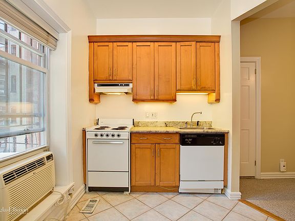 5th image of 254 W 75th St Fl 3