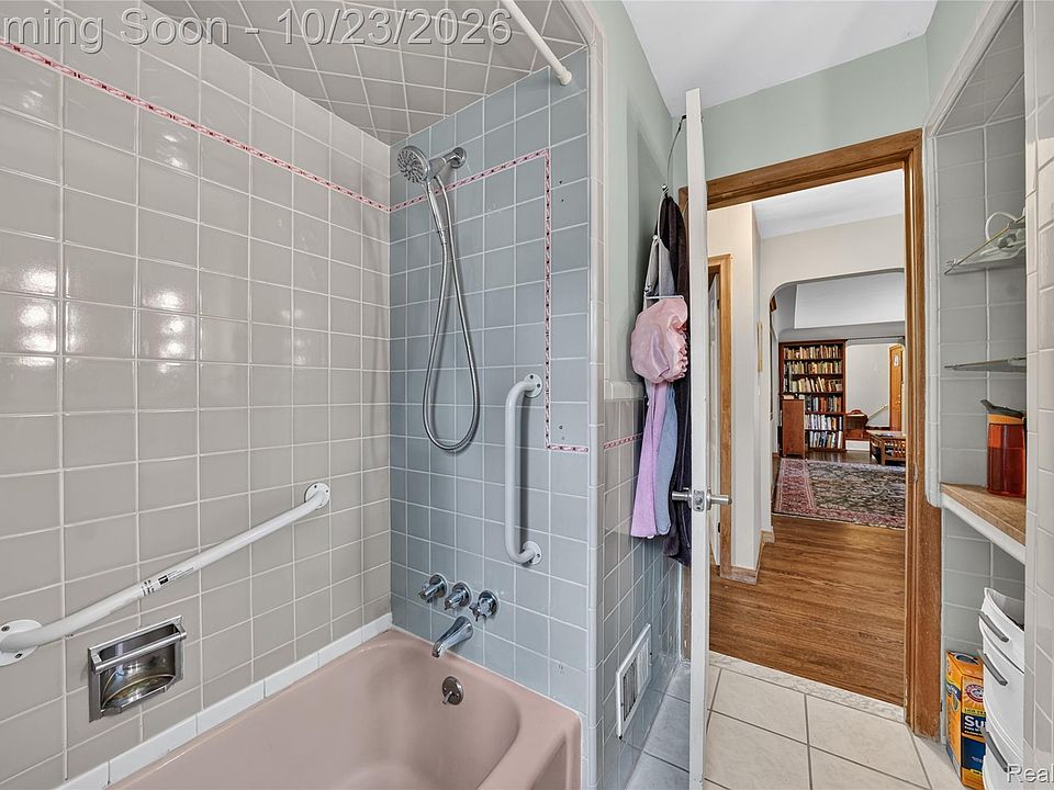 3930 Parkview Dr, photo 22