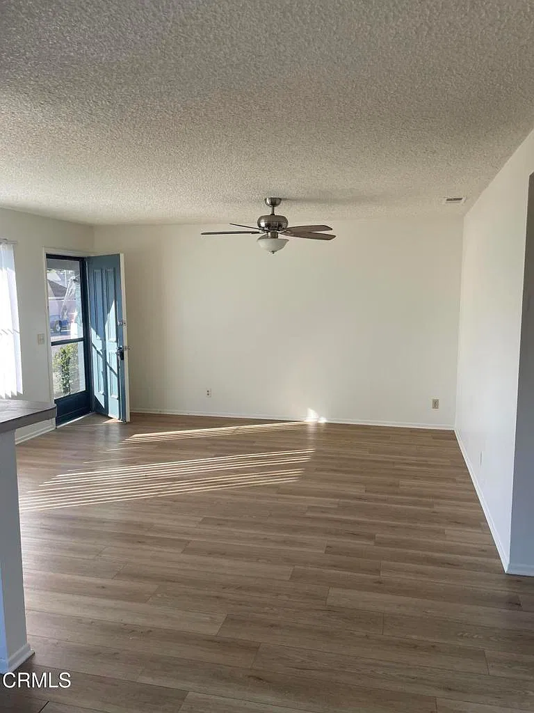 3 bed, 2.0 bath, 1000 sqft, $3,275 — Photo 3