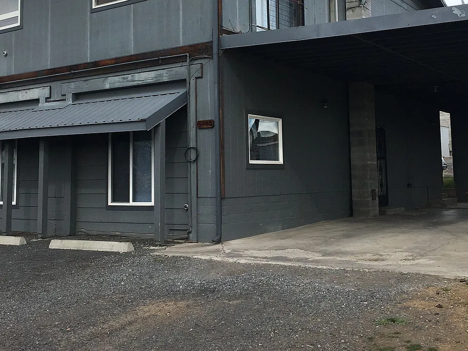300 2nd Ave