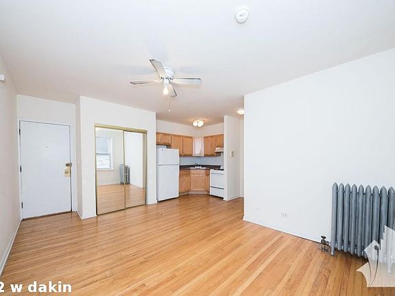 2nd image of 912 W Dakin St #1417