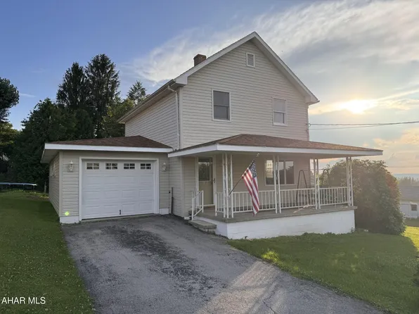 651 6th St, Colver, PA 15927