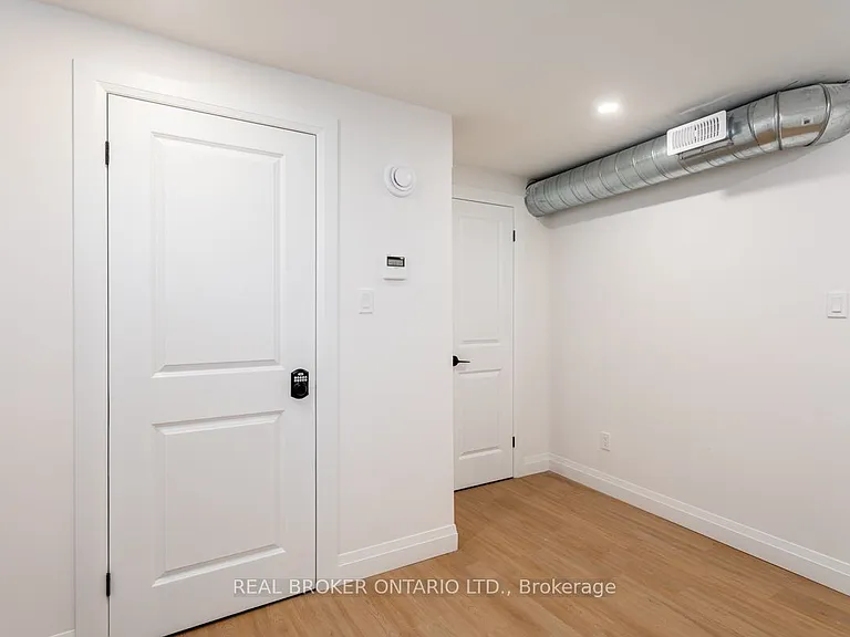 113 Catharine St N #4 — Photo 16