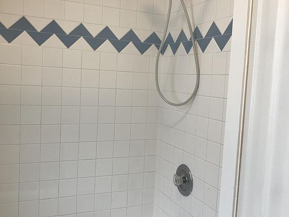 5th image of 5833 W Peterson Ave #2