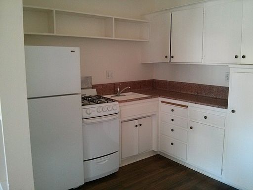 2nd image of 2320 De La Vina St APT 8