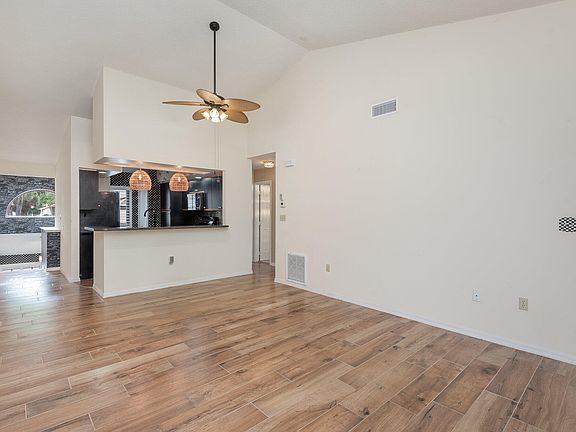 4th image of 975 Country Club Dr #125