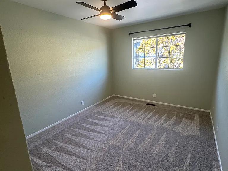 1043 Southwood Dr #J — Photo 27
