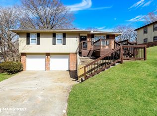 616 NE Maple Dr, Kansas City, MO 64118