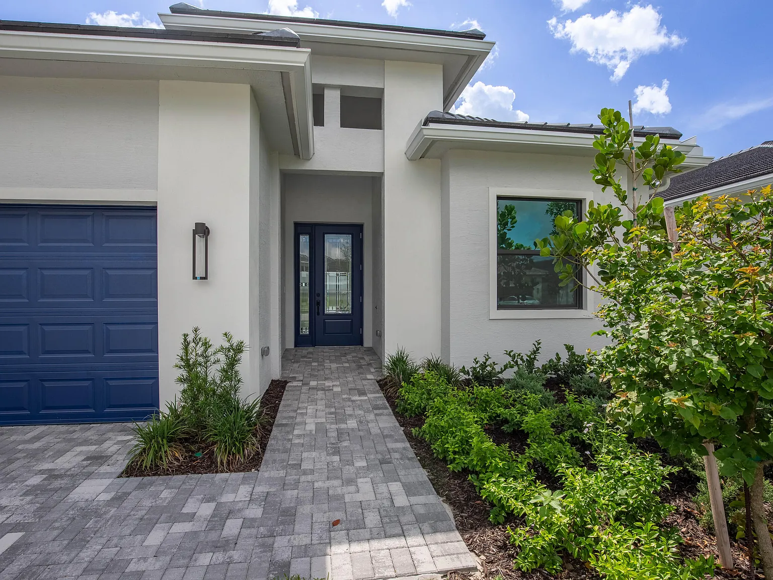 3 bed, 3.0 bath, 2200 sqft, $4,250 — Photo 4