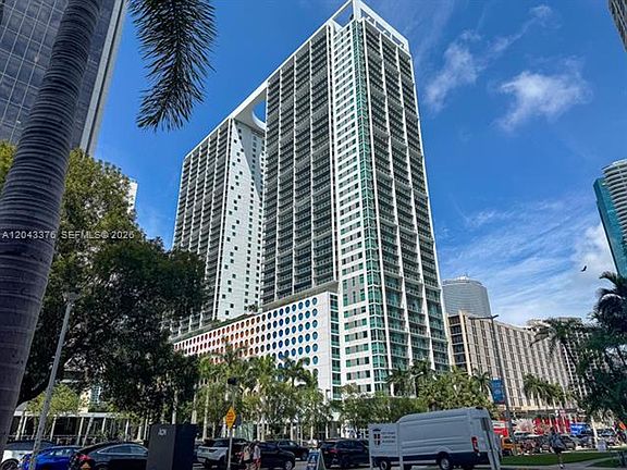 2nd image of 500 Brickell Ave #Cu-1407