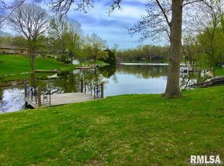14 Holly Ct, Taylorville, IL 62568