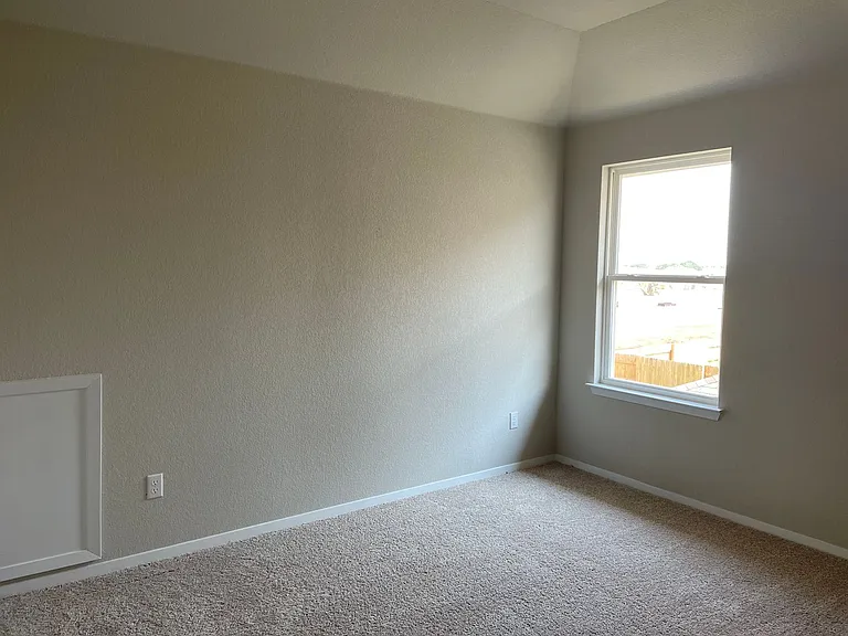 163 Tempest Trl — Photo 3