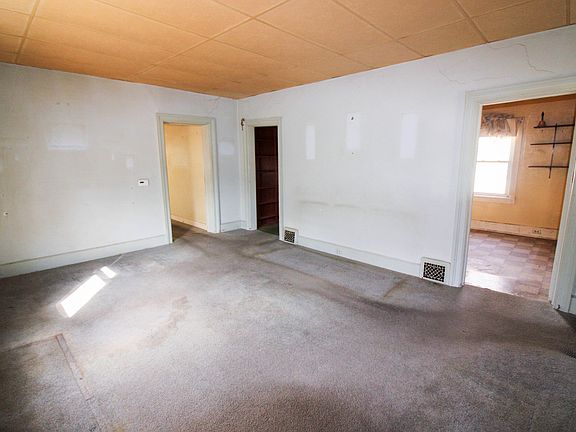 3rd image of 720 W Superior St