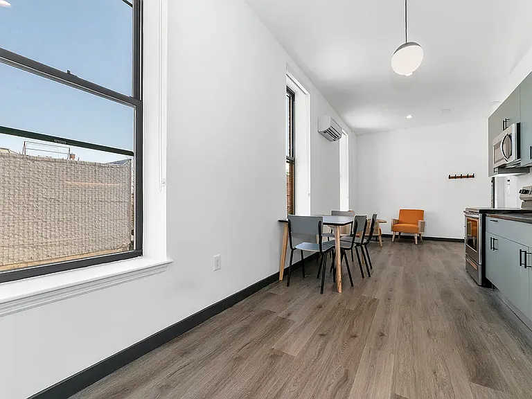 165 N 5th St #301 — Photo 4