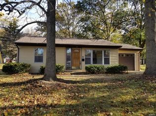 4 Spruce Dr, Belleville, IL 62221