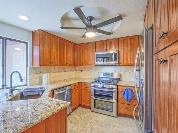 2462 Pickwick Dr, Henderson, NV 89014