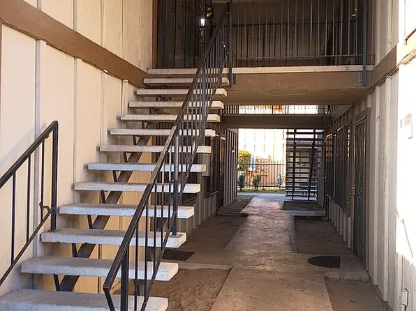 1221 N Peach Ave APT 222, Fresno, CA 93727