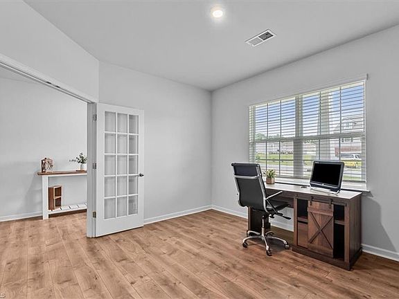 4th image of 146 Carson Ct