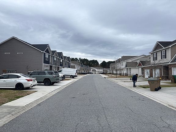 5th image of 576 Governor Treutlen Cir