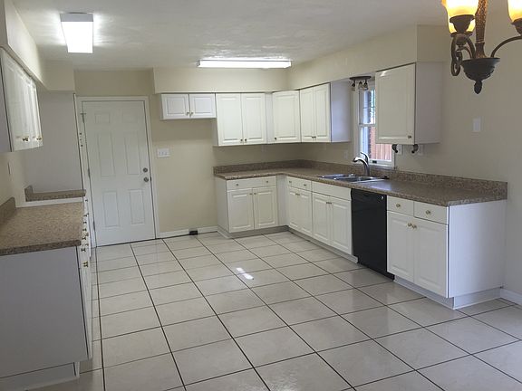 5th image of 1204 N Floral Way