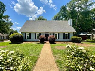 695 Greenfield Dr, Ridgeland, MS 39157