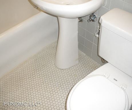 4th image of 2830 E 130th St APT 5