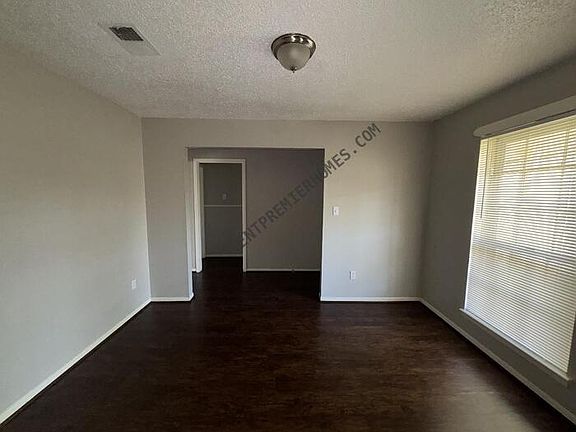 3rd image of 9606 Hillis St E