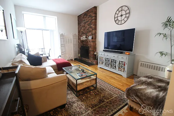 Rented by City Connections Realty | media 7