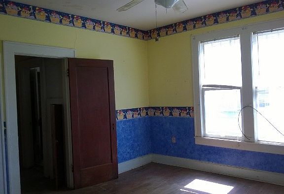 2nd image of 605 S College St
