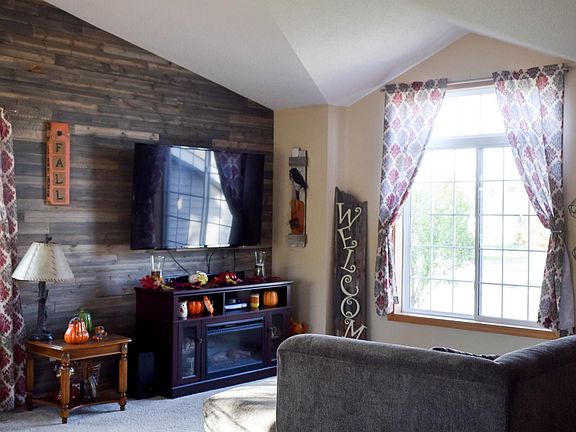 5th image of 793 Churchill Dr