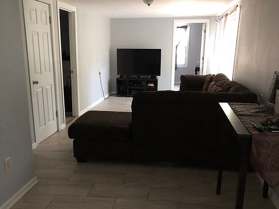 5th image of 205 Acorn Ln