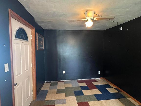 3rd image of 609 W North St