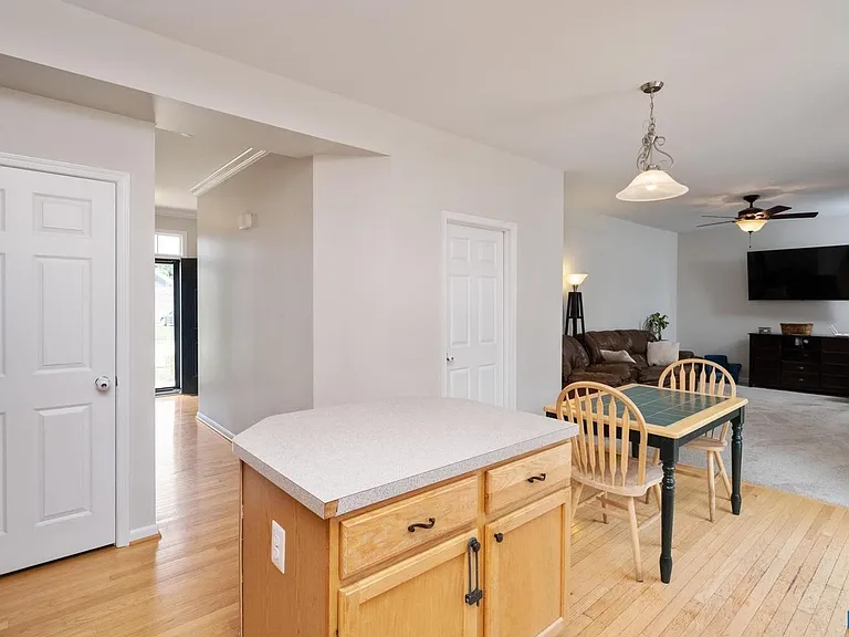 662 Holly Hill Dr — Photo 5