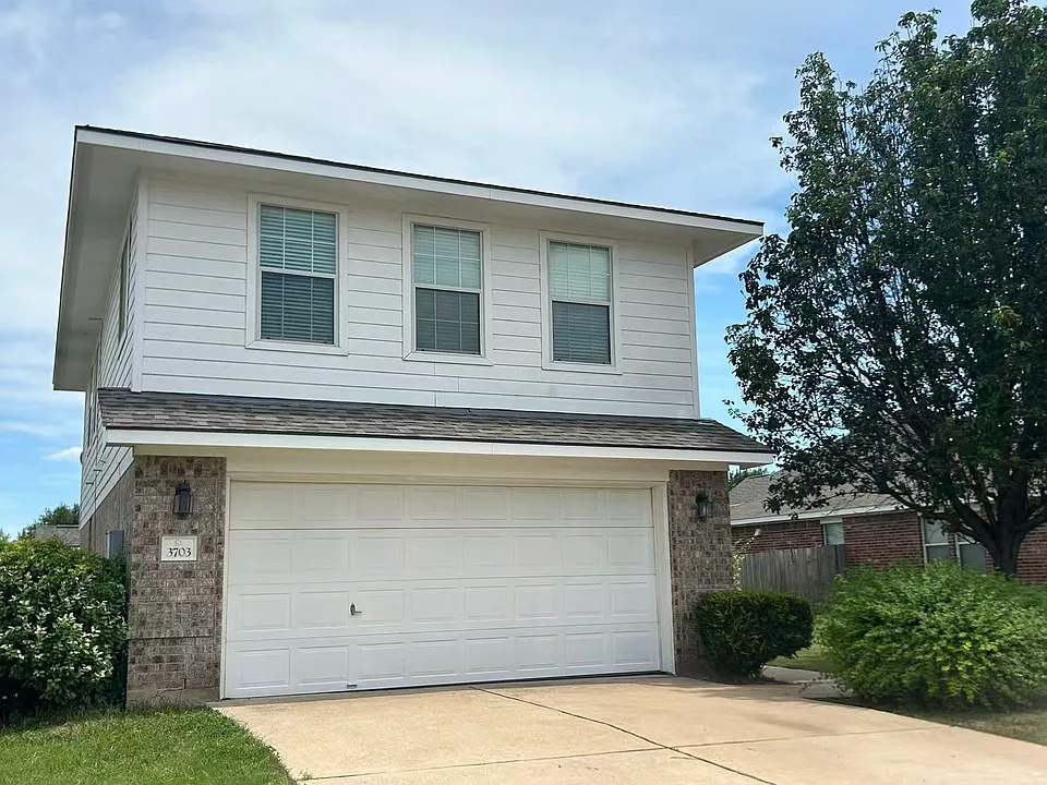 3703 Holden Ct