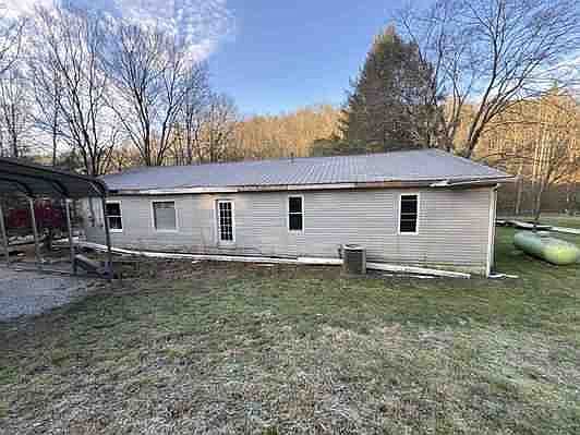 3rd image of 566 Hoods Run Rd