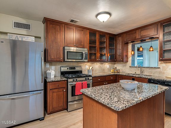 5th image of 643 N Erin Ave