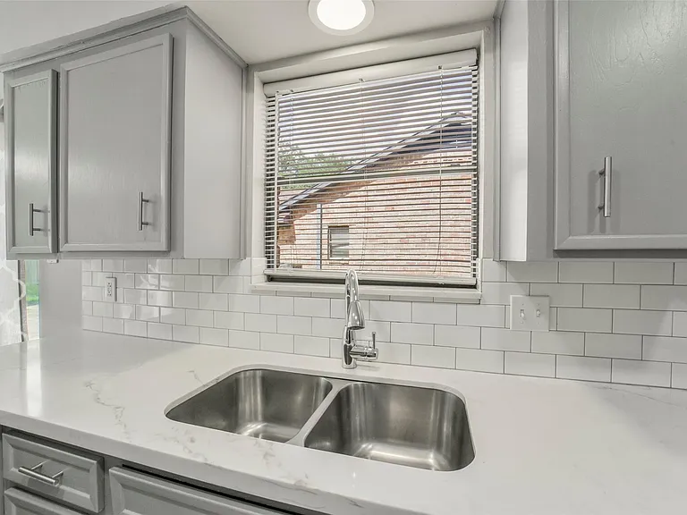 21323 Park Bluff Dr — Photo 18