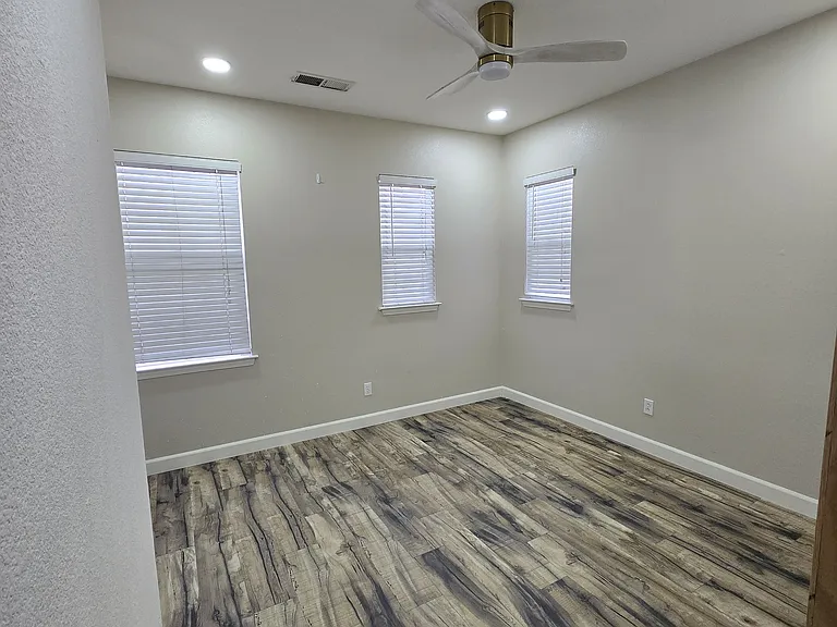 558 W Privado Way — Photo 19