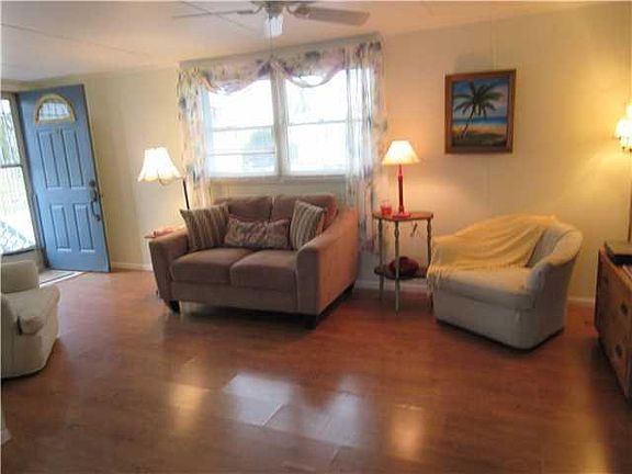 2nd image of 605 Nettles Blvd